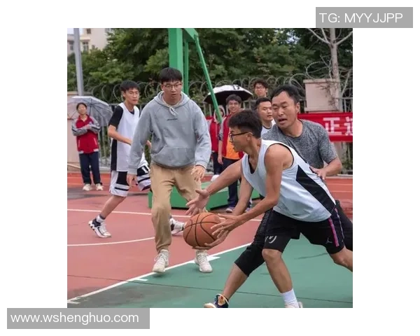 在篮球的世界里感受温柔与力量的交织与碰撞