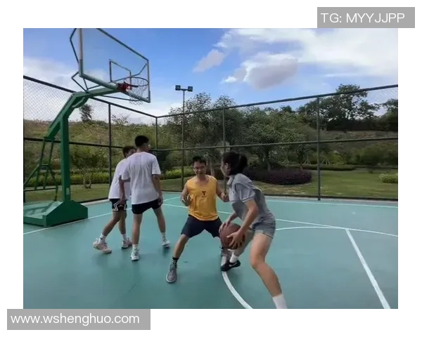 打篮球的女生在运动中追求的激情与梦想是什么